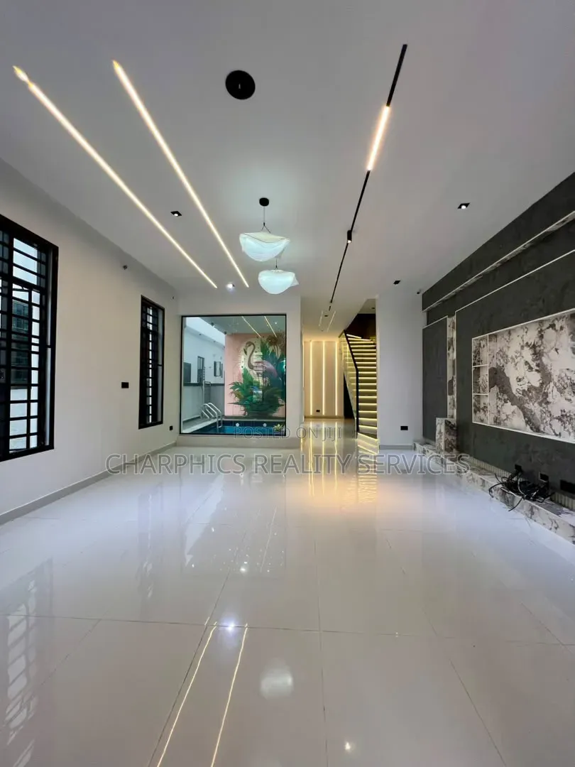 5bdrm Duplex in Ikota for sale