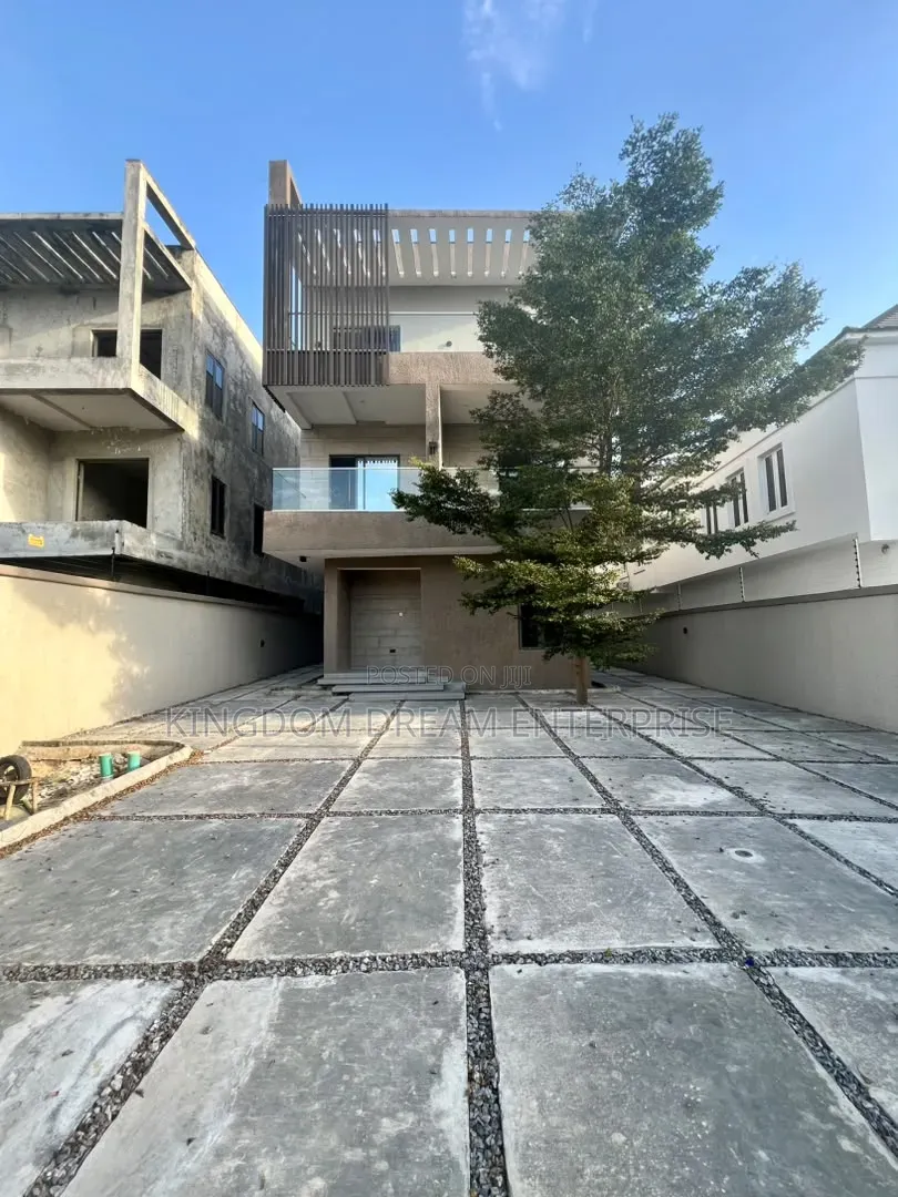 5bdrm Duplex in Lekki Phase 1 Lagos for sale