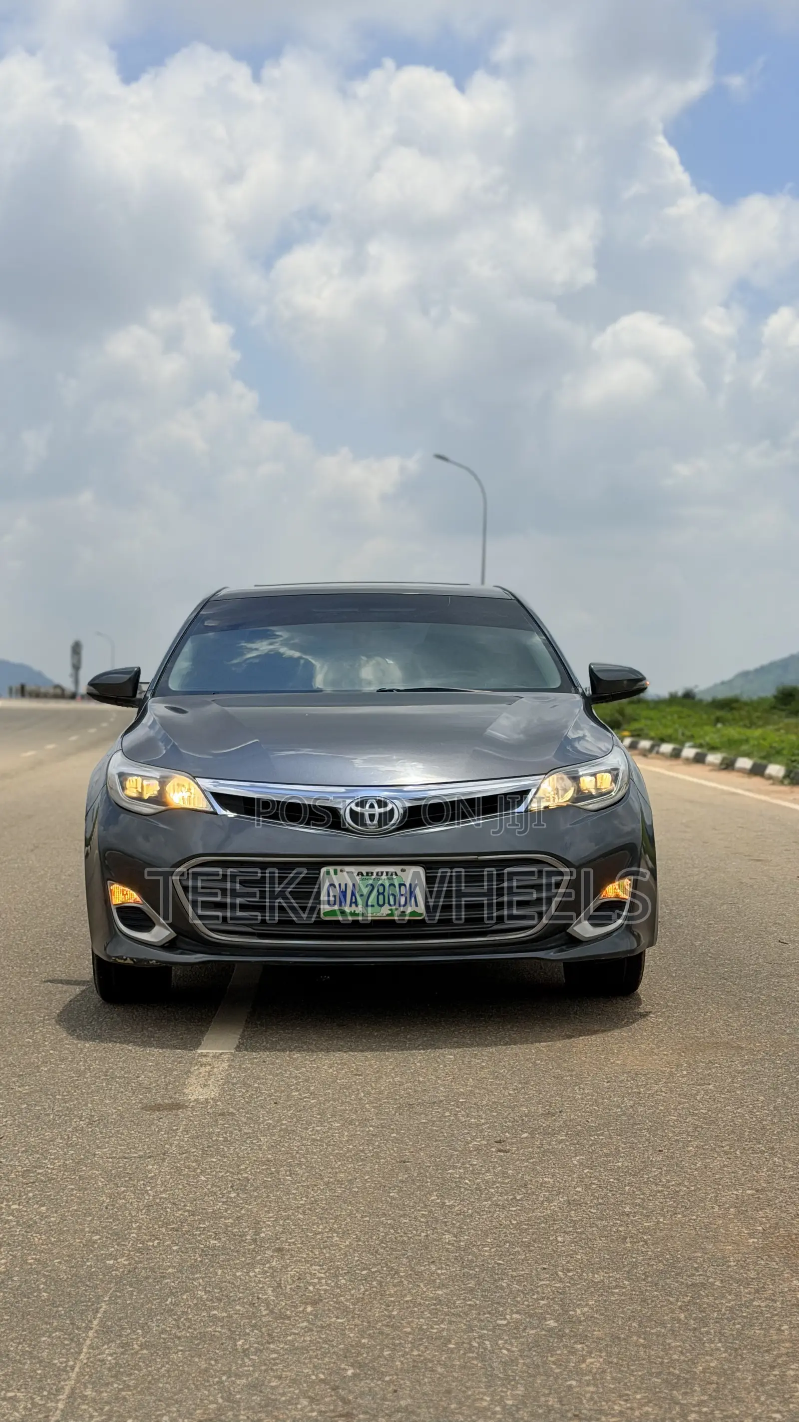 Toyota Avalon Limited FWD Sedan (3.6L 6cyl 6A) 2016 Gray