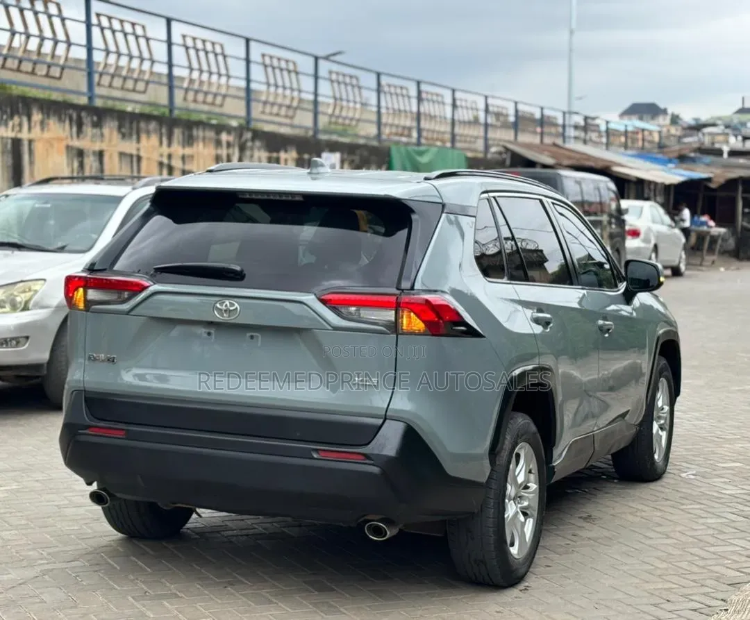 Toyota RAV4 XLE 2022 Teal