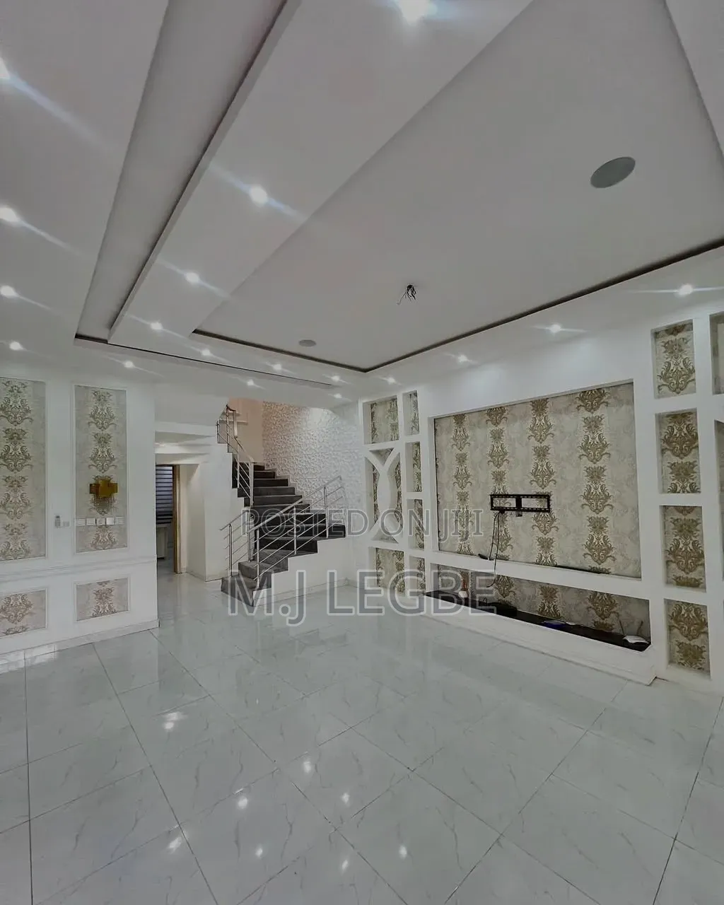 4bdrm Duplex in Chevron for rent