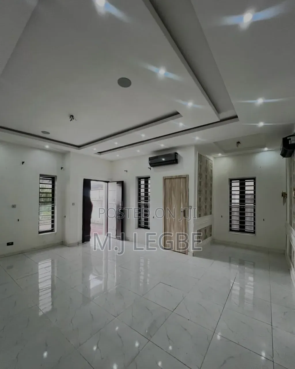4bdrm Duplex in Chevron for rent