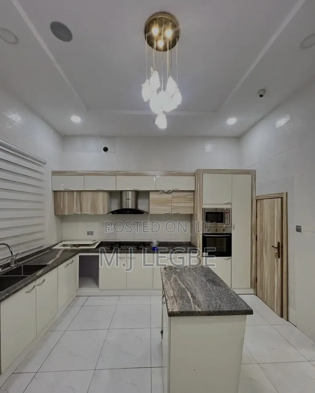 4bdrm Duplex in Chevron for rent