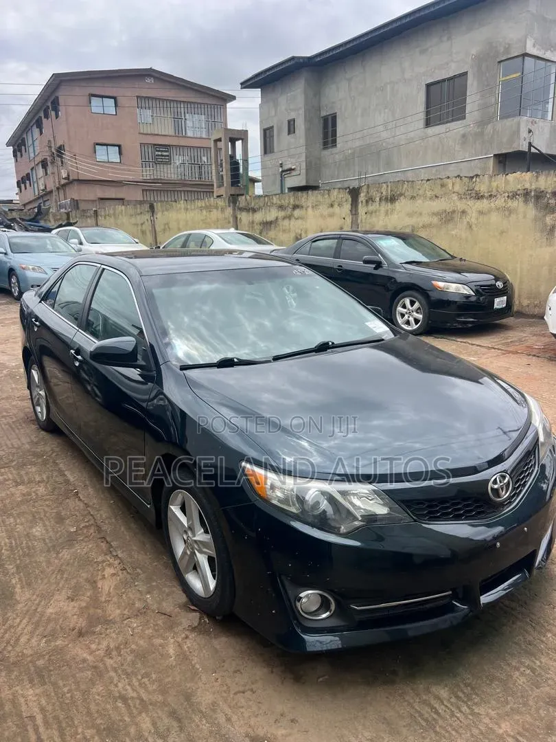 Toyota Camry SE 4dr Sedan (2.5L 4cyl 6A) 2013 Blue