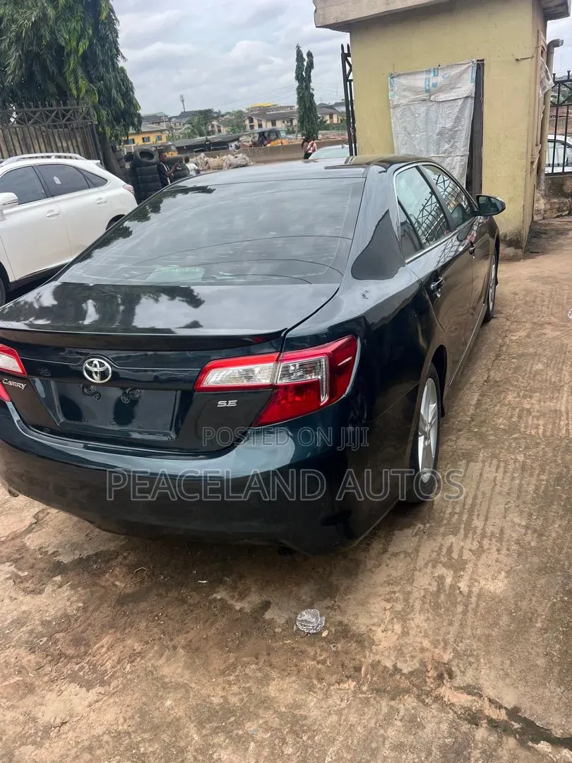 Toyota Camry SE 4dr Sedan (2.5L 4cyl 6A) 2013 Blue