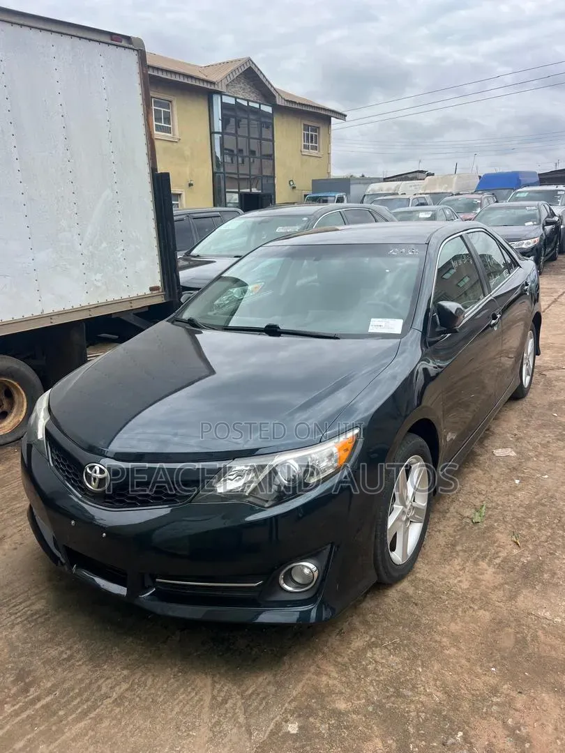 Toyota Camry SE 4dr Sedan (2.5L 4cyl 6A) 2013 Blue