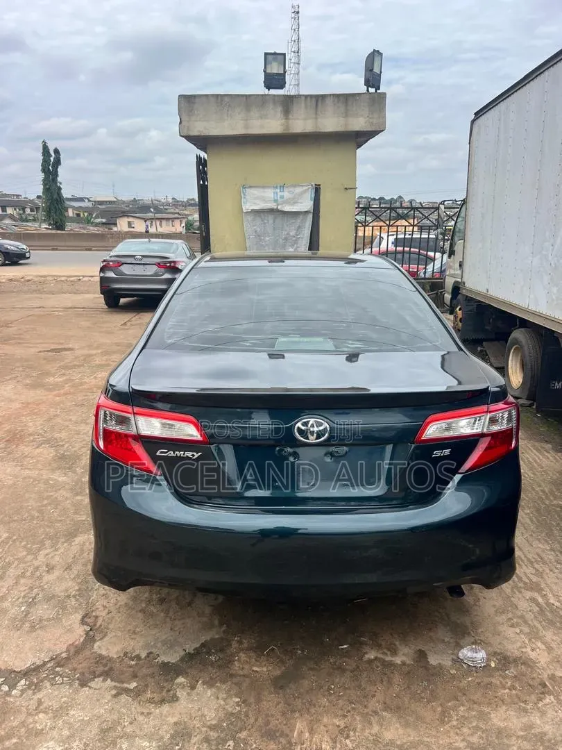 Toyota Camry SE 4dr Sedan (2.5L 4cyl 6A) 2013 Blue