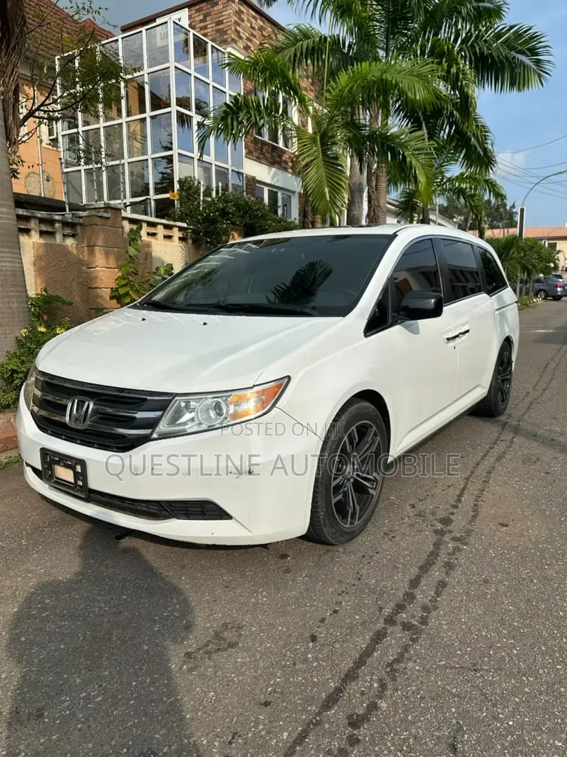 Honda Odyssey Touring 2013 White