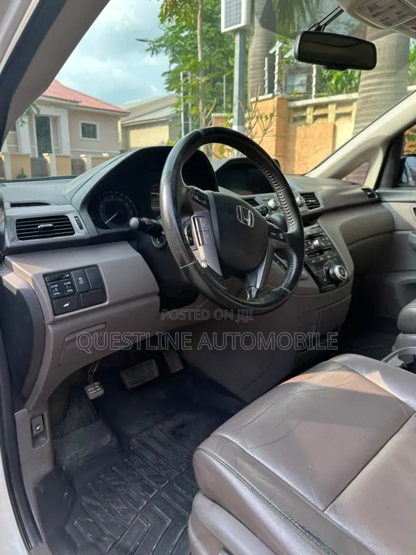Honda Odyssey Touring 2013 White