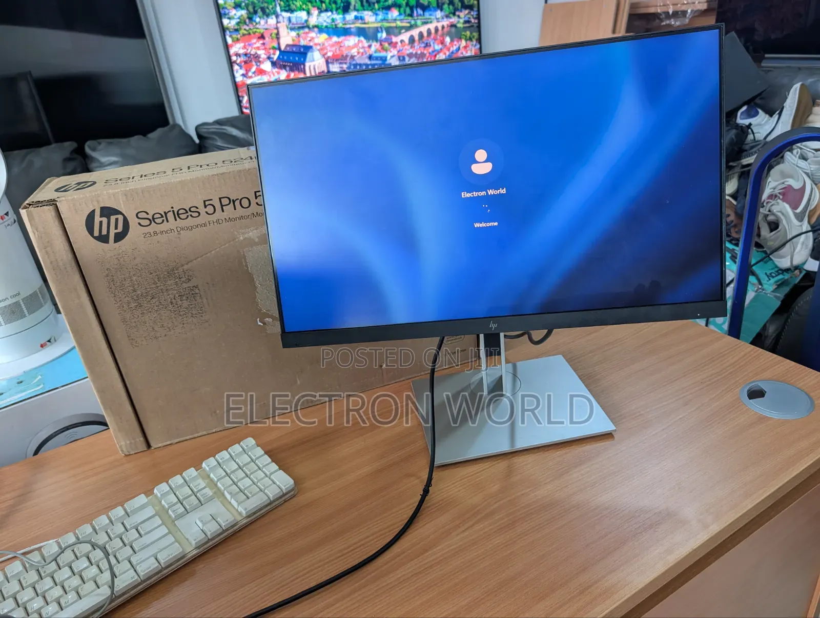 HP 24-Inch Full HD Business Monitor With a Slim Bezel