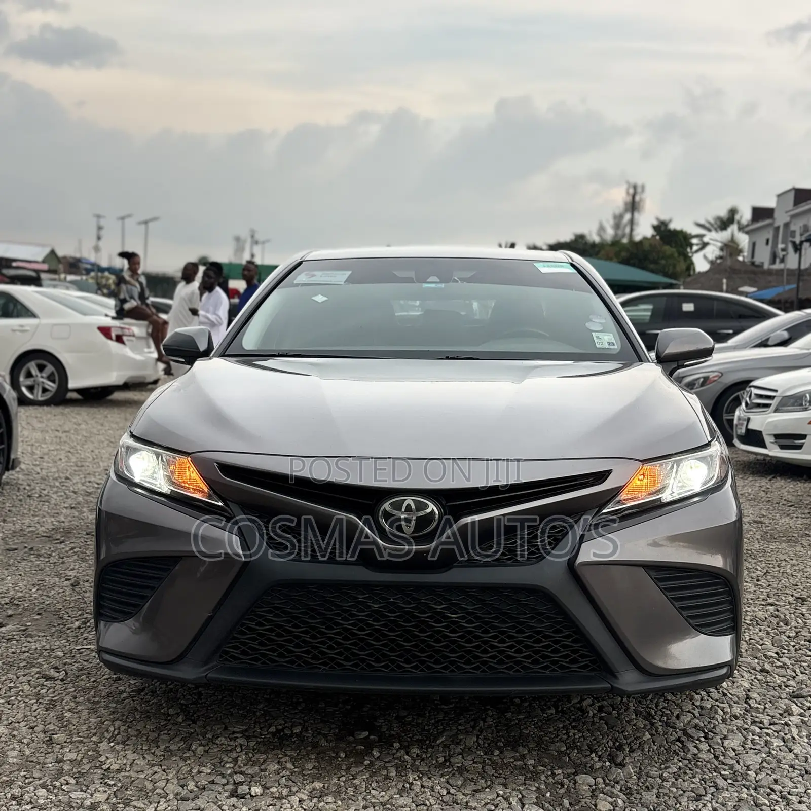 Toyota Camry SE FWD (2.5L 4cyl 8AM) 2018 Gray