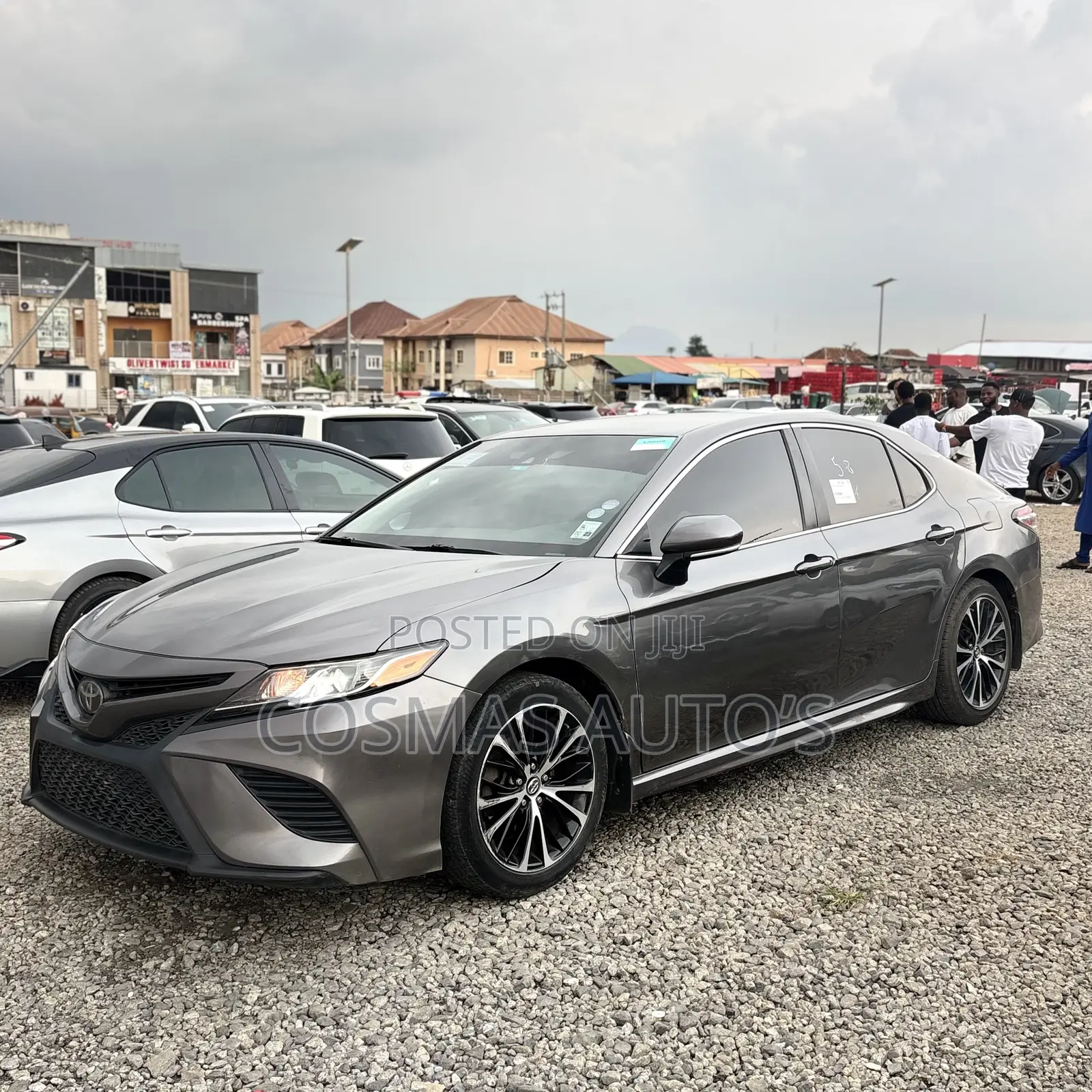 Toyota Camry SE FWD (2.5L 4cyl 8AM) 2018 Gray