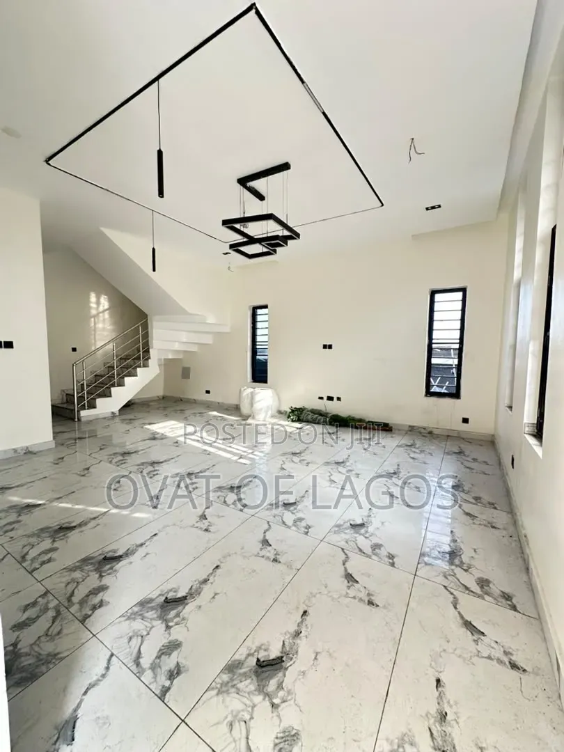 5bdrm Duplex in Orchid, Lekki Expressway for sale