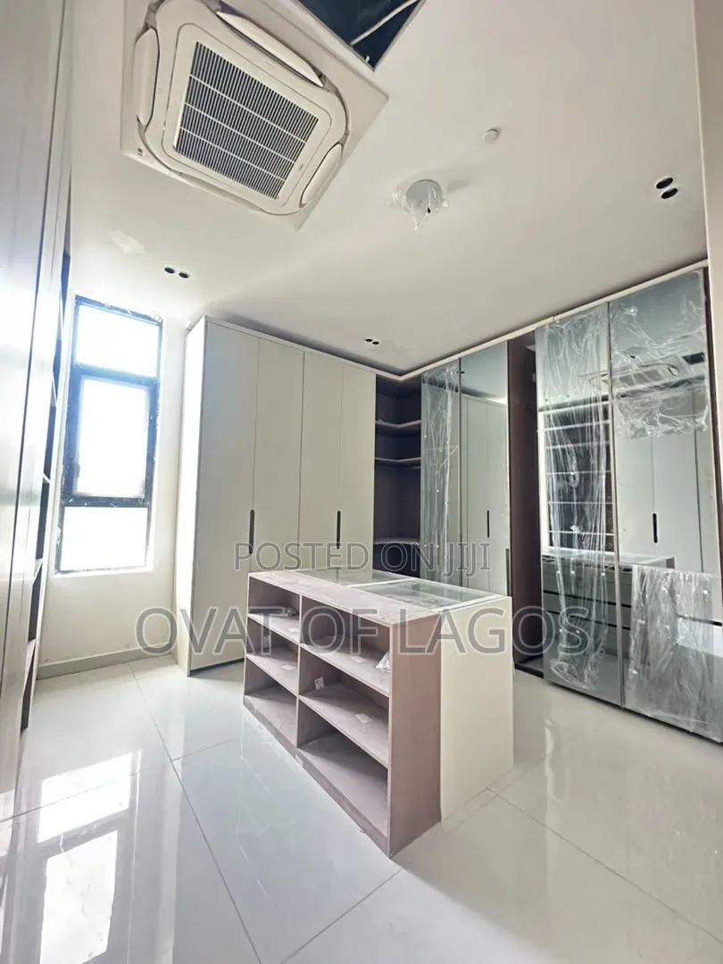5bdrm Duplex in Banana Island for sale