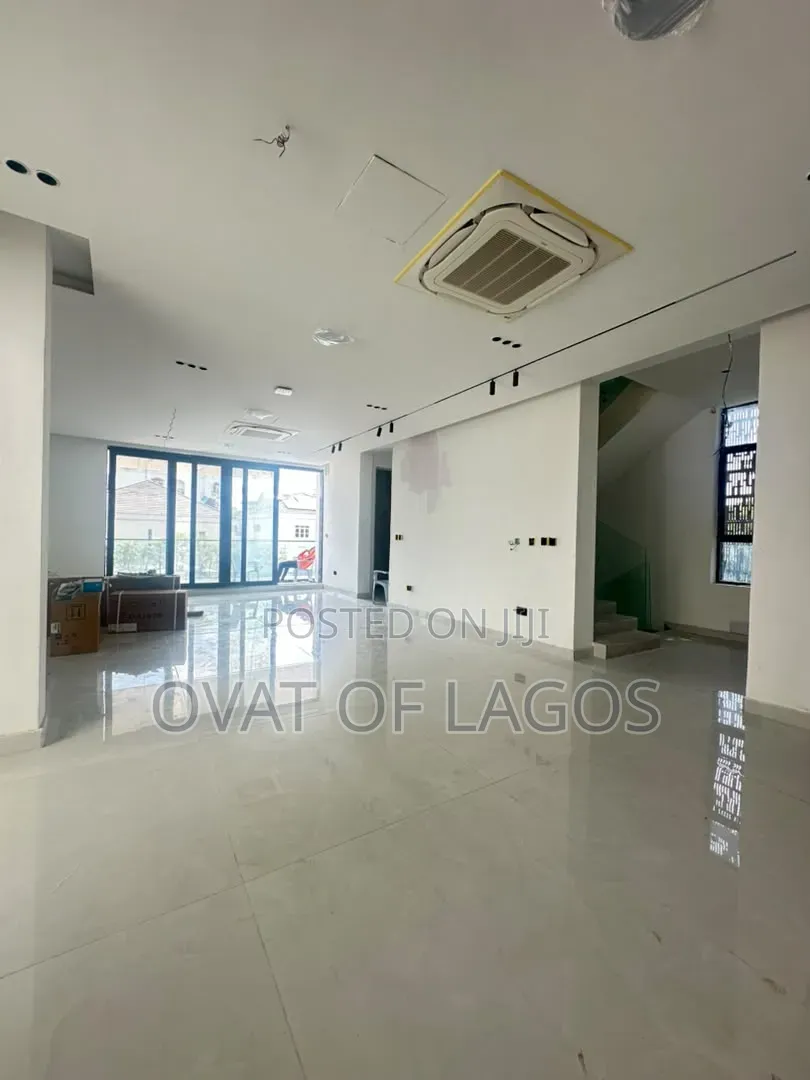 5bdrm Duplex in Banana Island for sale