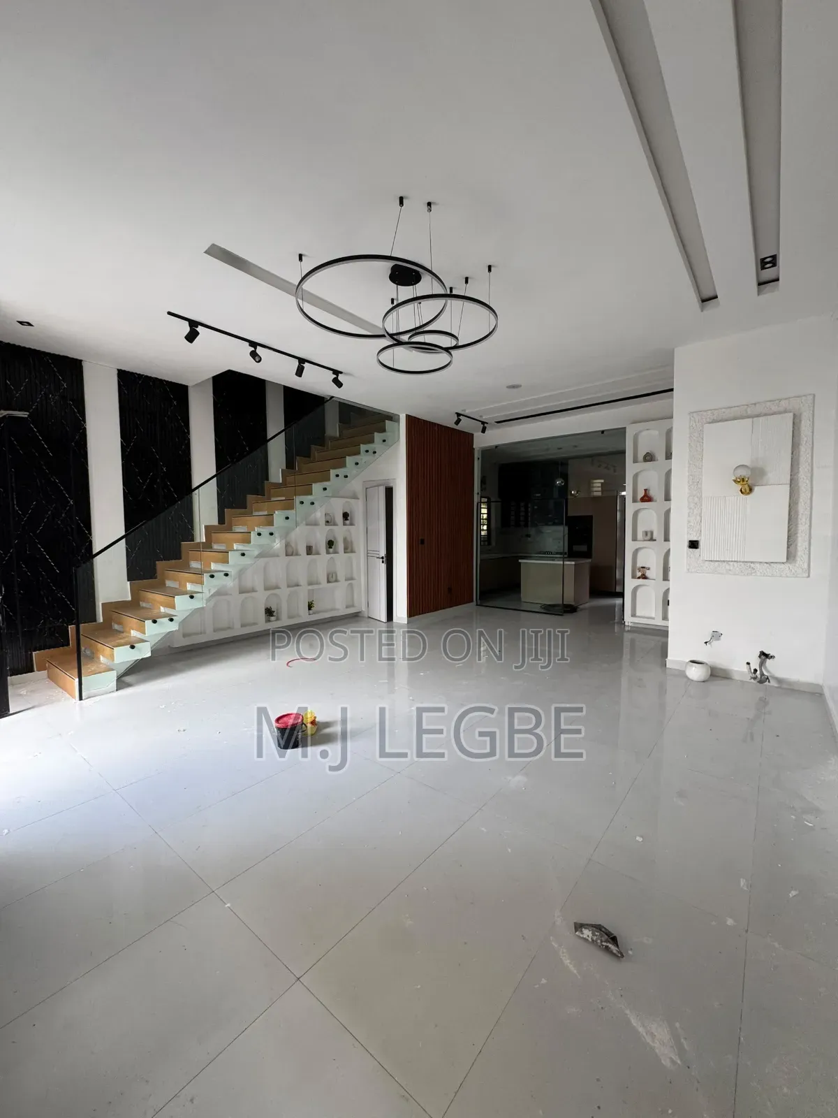 4bdrm Duplex in Chevron for rent