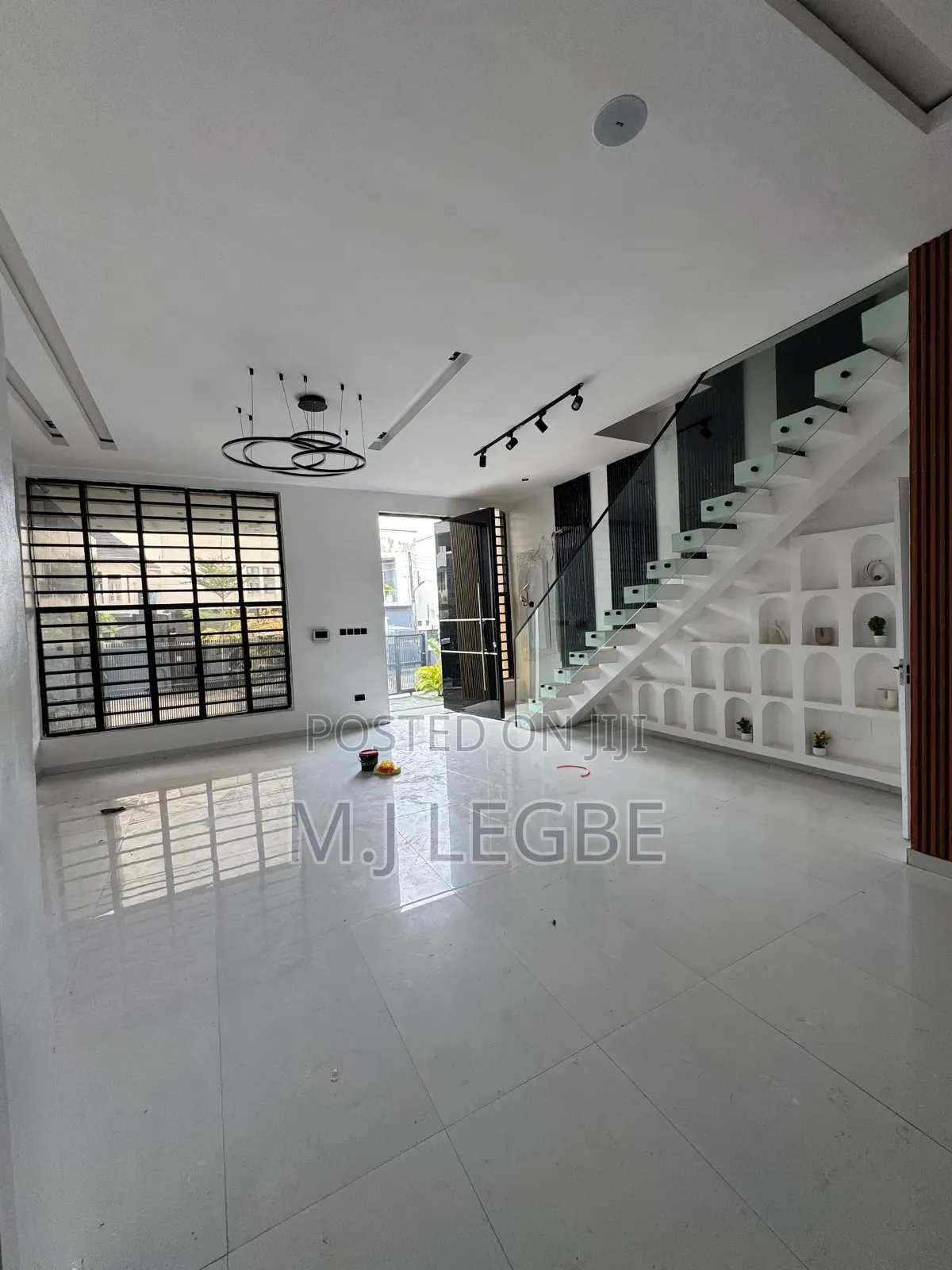 4bdrm Duplex in Chevron for rent