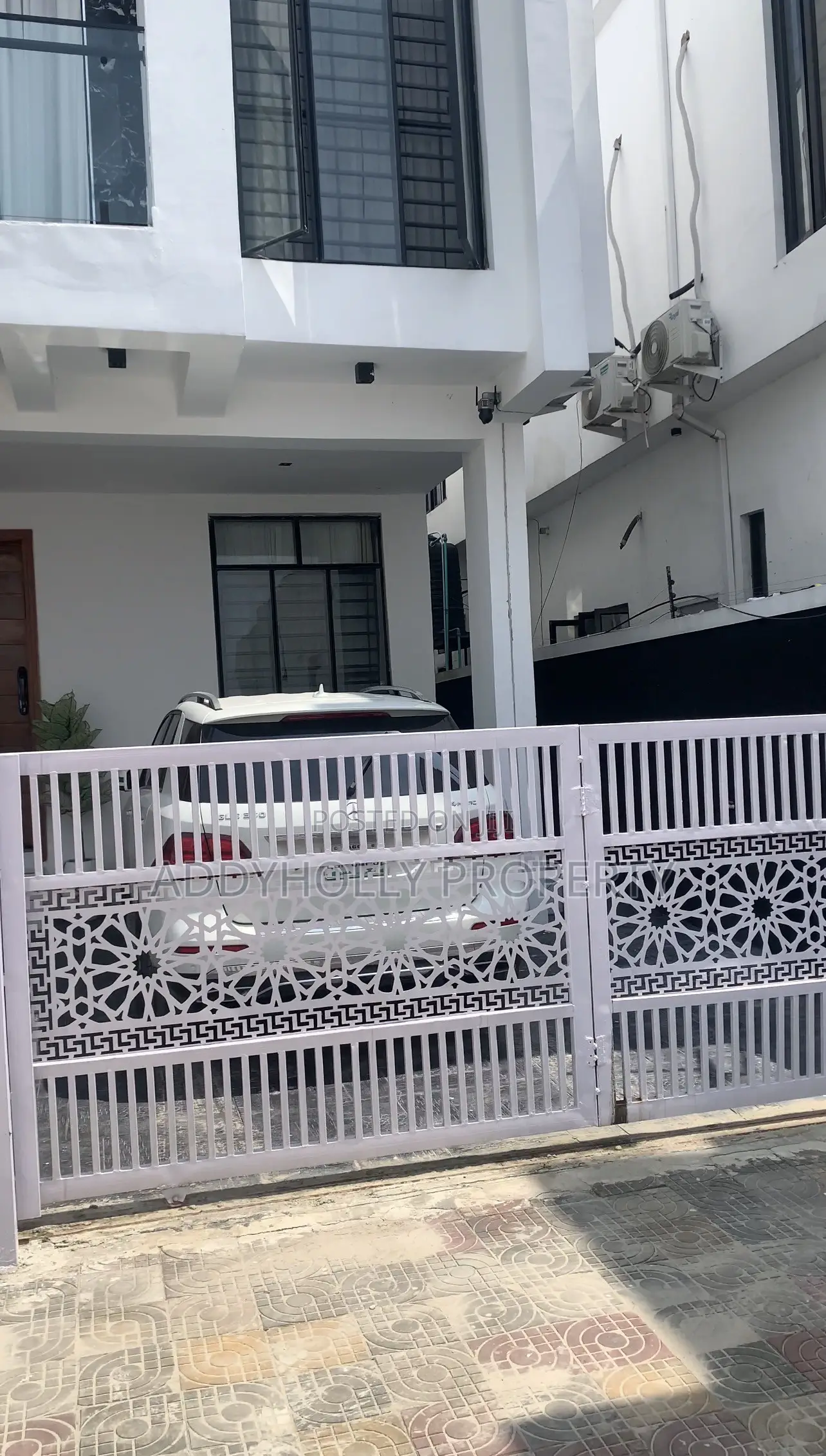 5bdrm Duplex in Ikota for rent