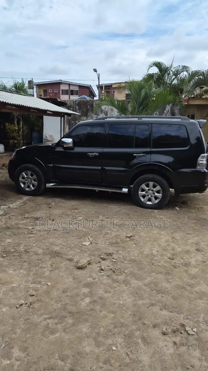 Mitsubishi Pajero 2015 Black