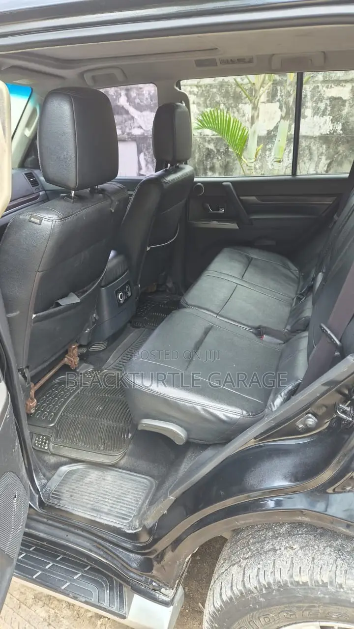 Mitsubishi Pajero 2015 Black
