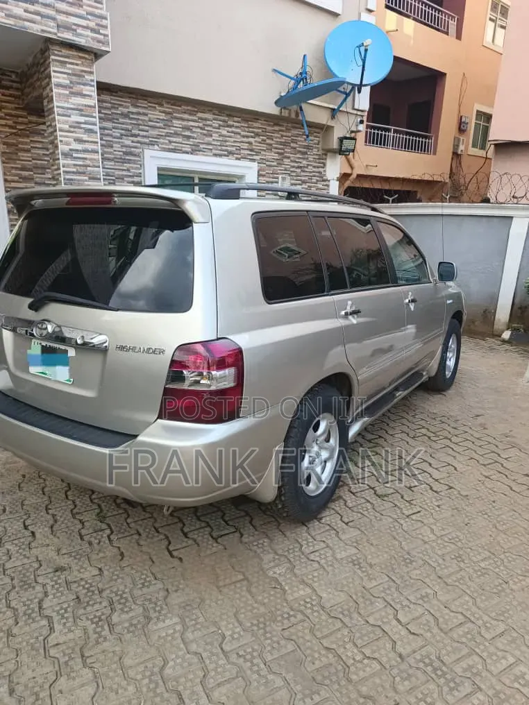 Toyota Highlander 2005 Gold