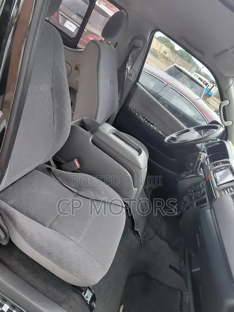 Toyota HiAce 2014 Black
