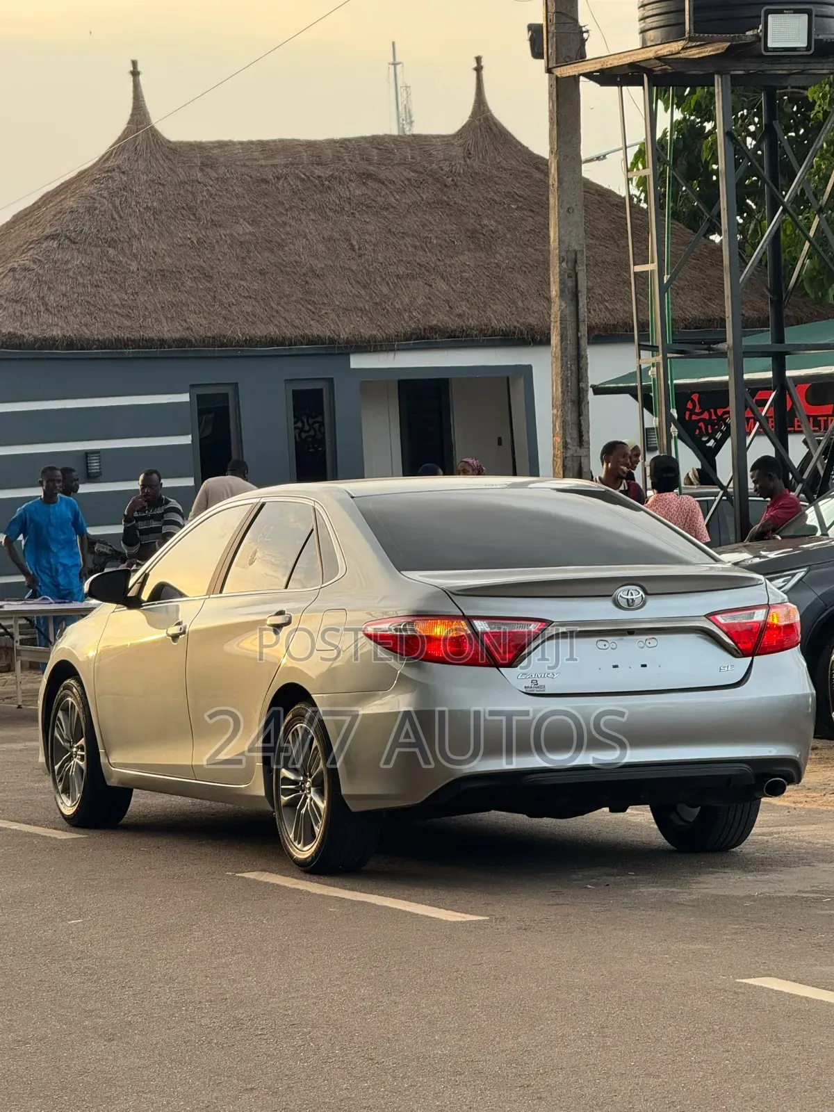 Toyota Camry SE 4dr Sedan (2.5L 4cyl 6A) 2016
