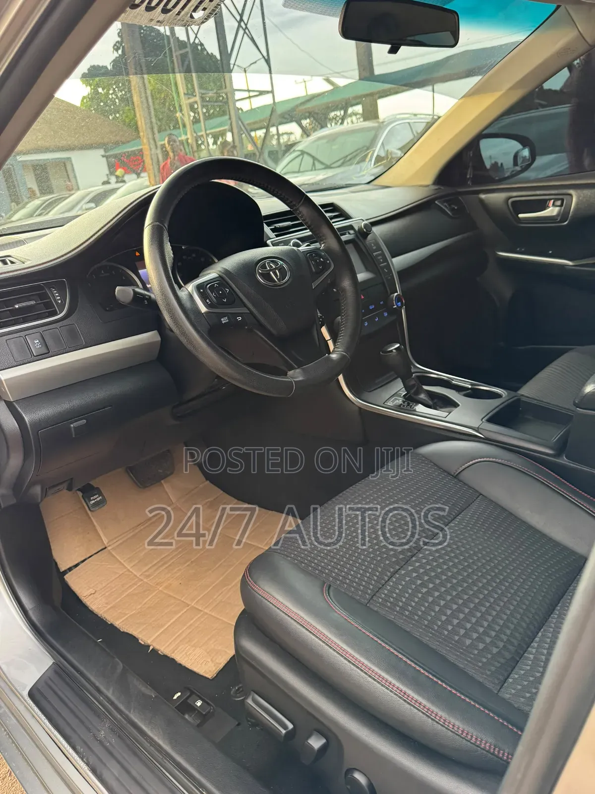 Toyota Camry SE 4dr Sedan (2.5L 4cyl 6A) 2016