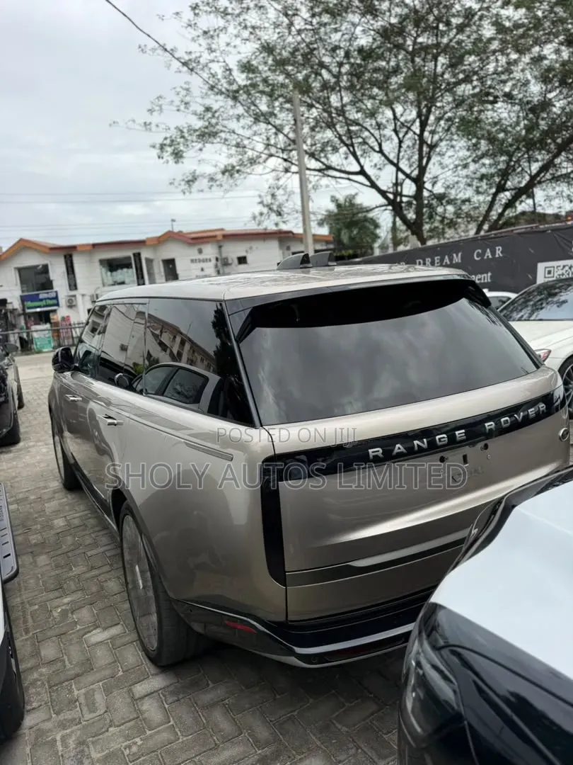 Land Rover Range Rover Vogue 2023 Gold