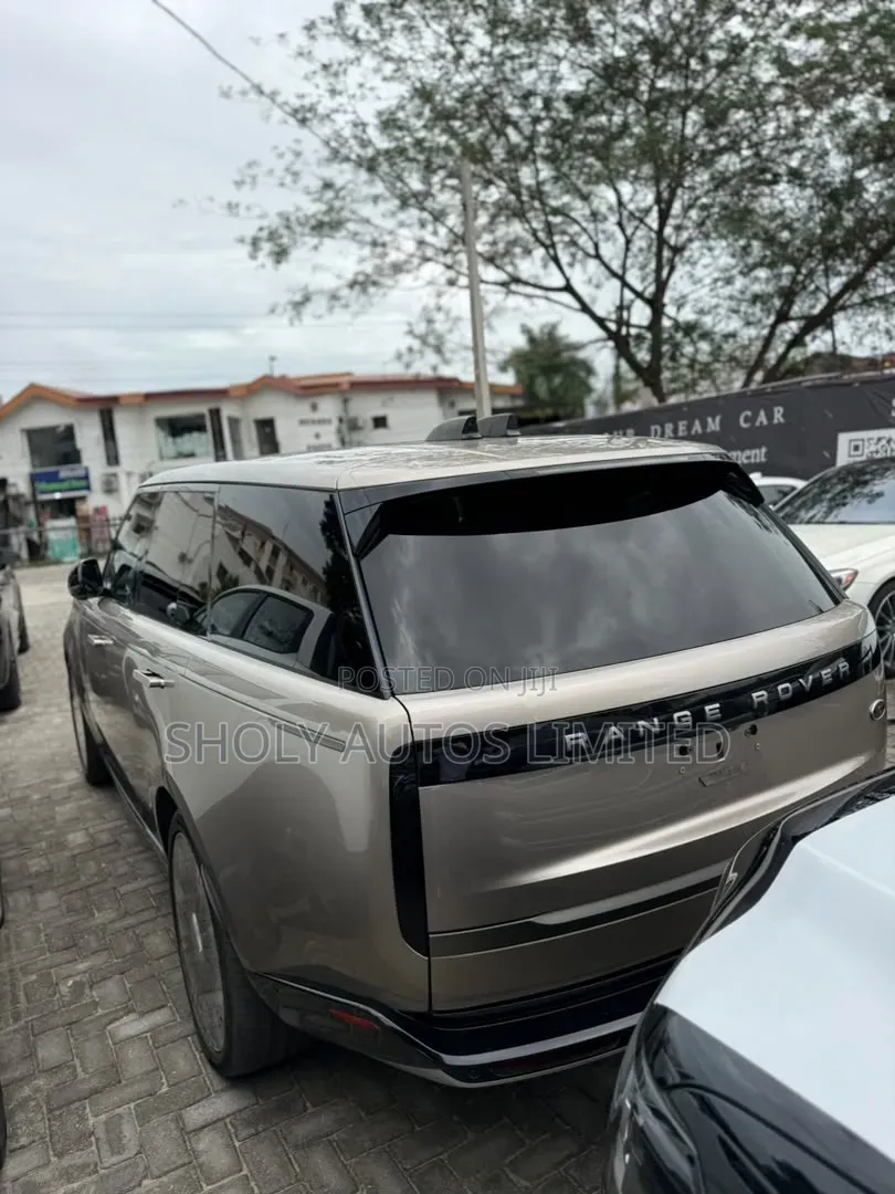 Land Rover Range Rover Vogue 2023 Gold
