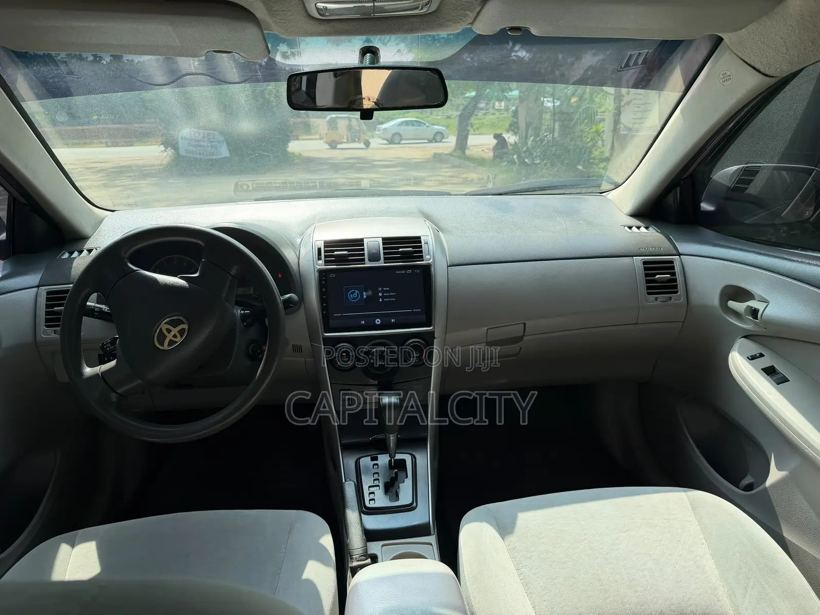 Toyota Corolla LE 4dr Sedan (1.8L 4cyl 4A) 2010 Silver