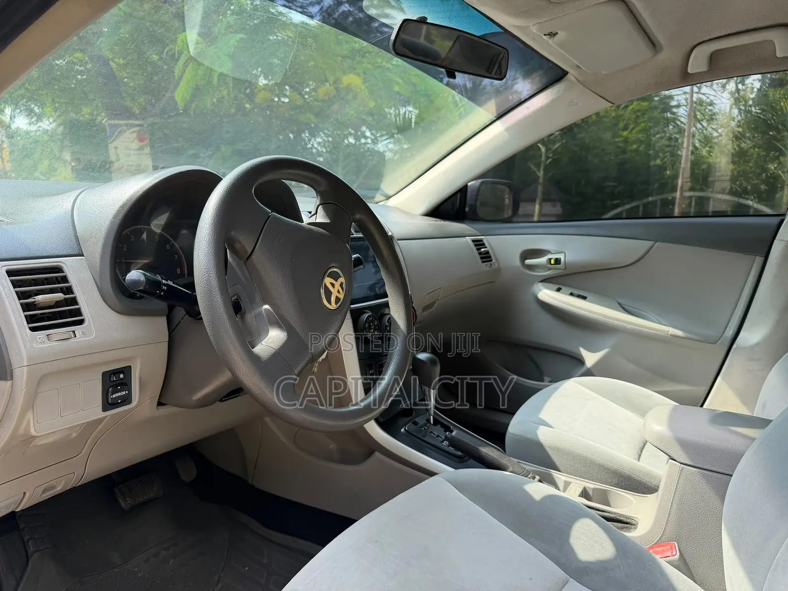 Toyota Corolla LE 4dr Sedan (1.8L 4cyl 4A) 2010 Silver