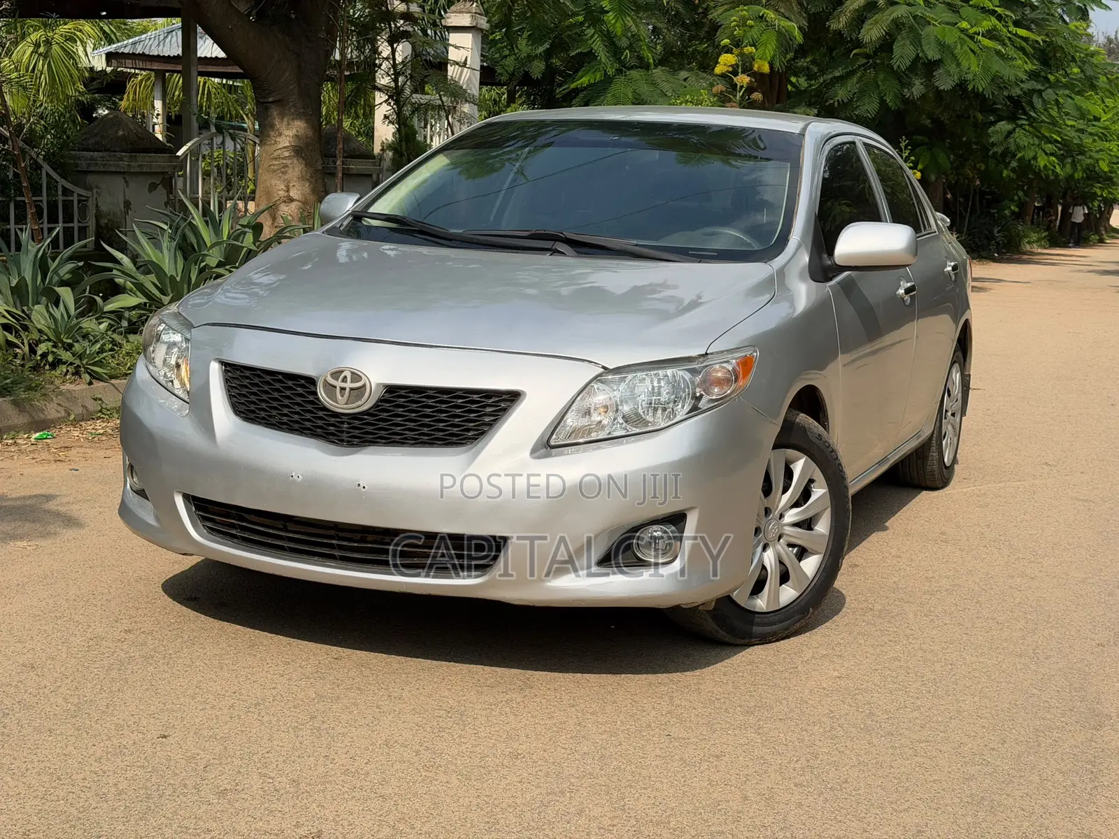 Toyota Corolla LE 4dr Sedan (1.8L 4cyl 4A) 2010 Silver