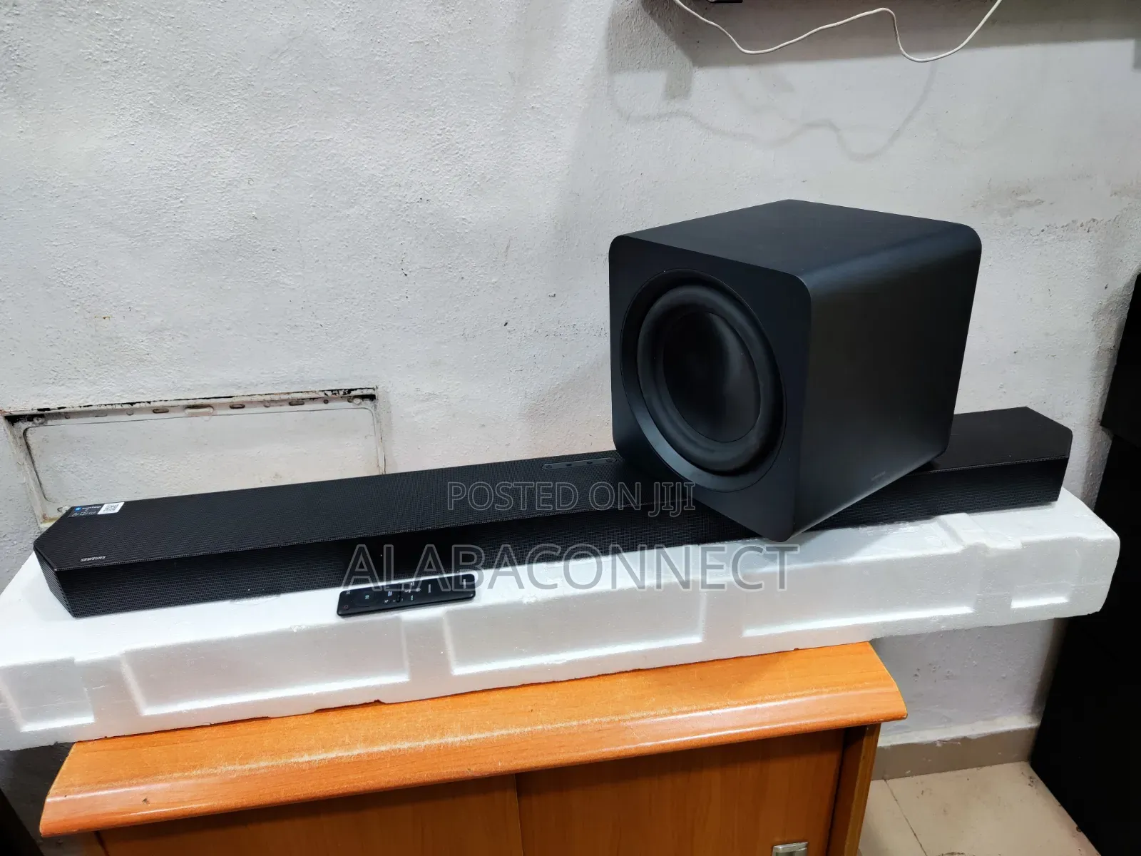 2025 Samsung Q-Series Soundbar Q800F With Its Wireless Subwoofer