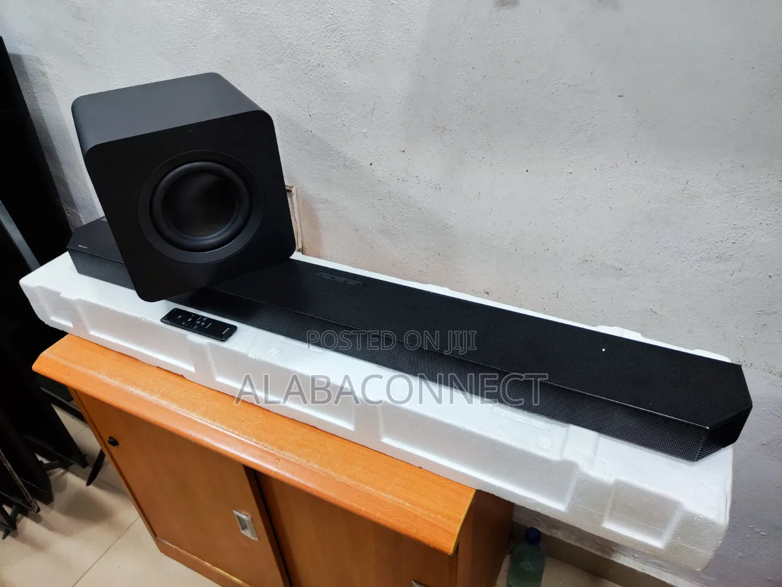 2025 Samsung Q-Series Soundbar Q800F With Its Wireless Subwoofer
