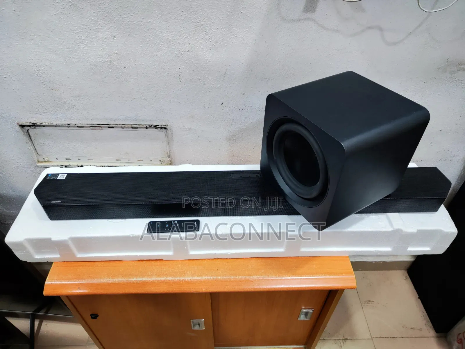 2025 Samsung Q-Series Soundbar Q800F With Its Wireless Subwoofer