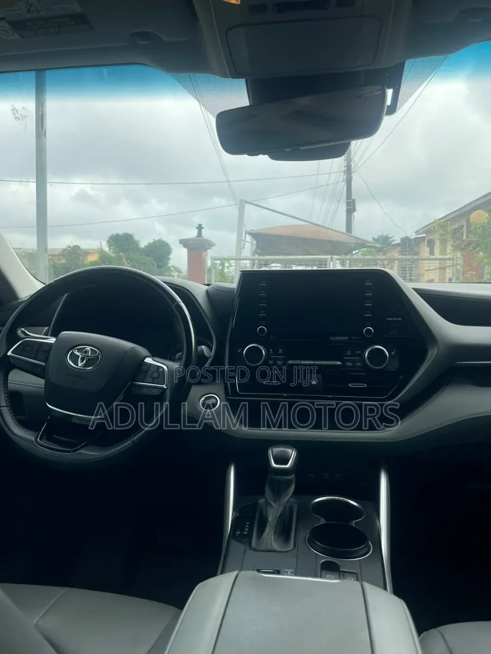 Toyota Highlander XLE 2021 Beige