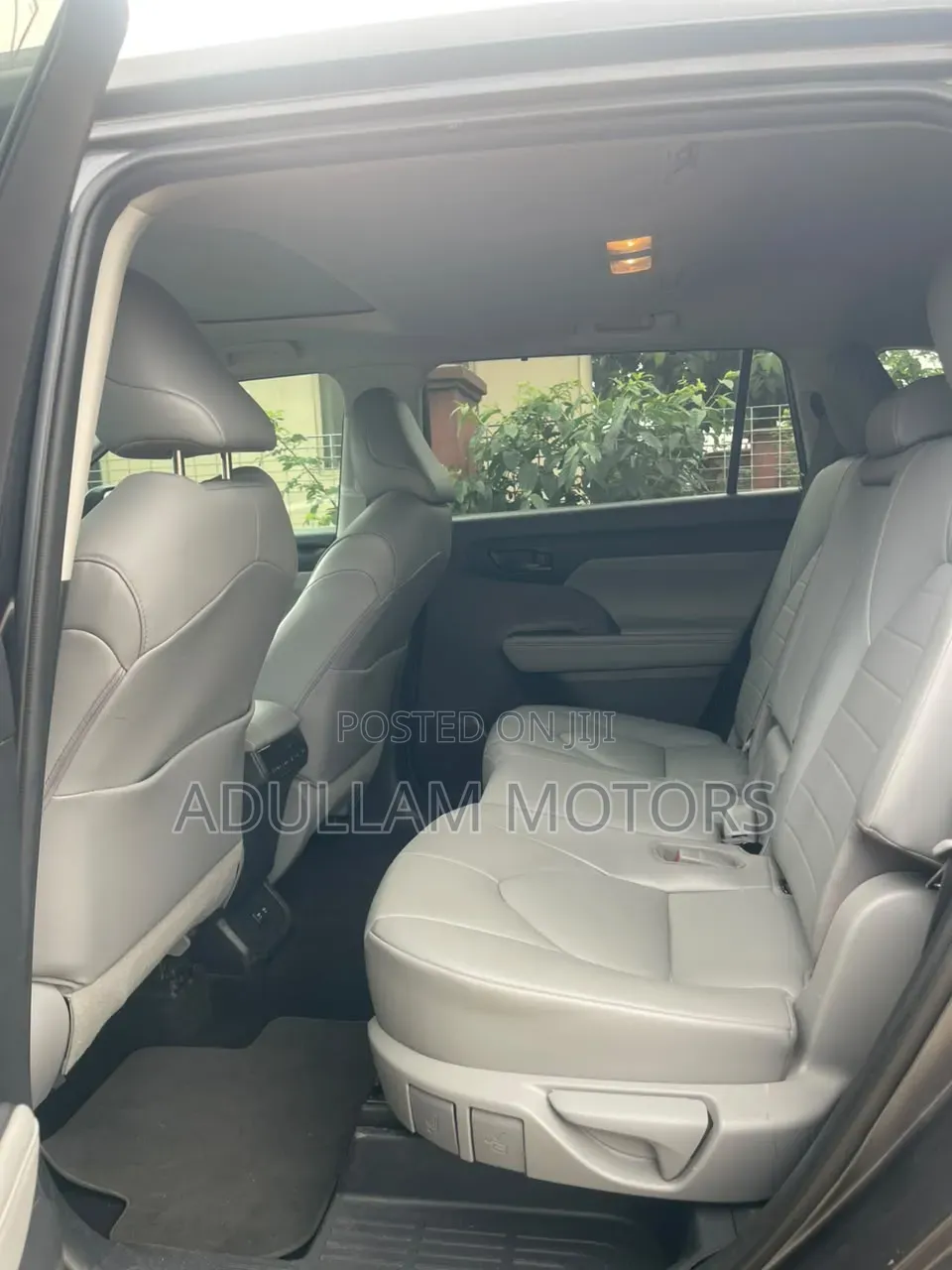Toyota Highlander XLE 2021 Beige