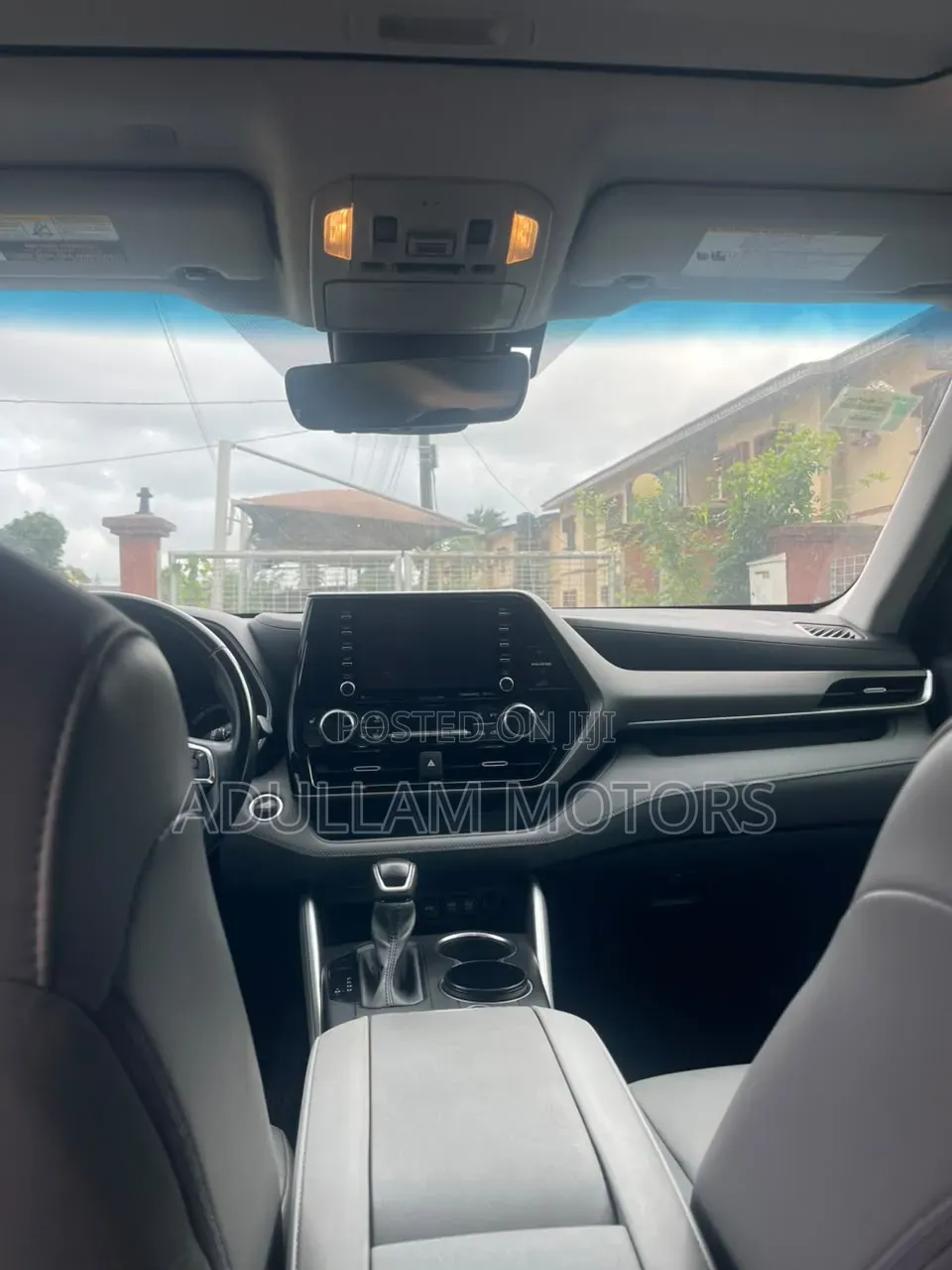Toyota Highlander XLE 2021 Beige
