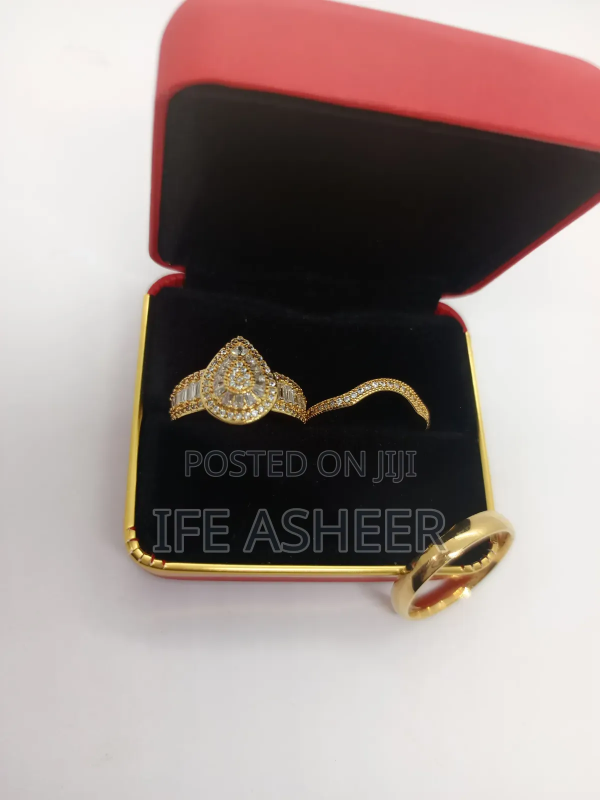 Classic Gold Set of Wedding Ring