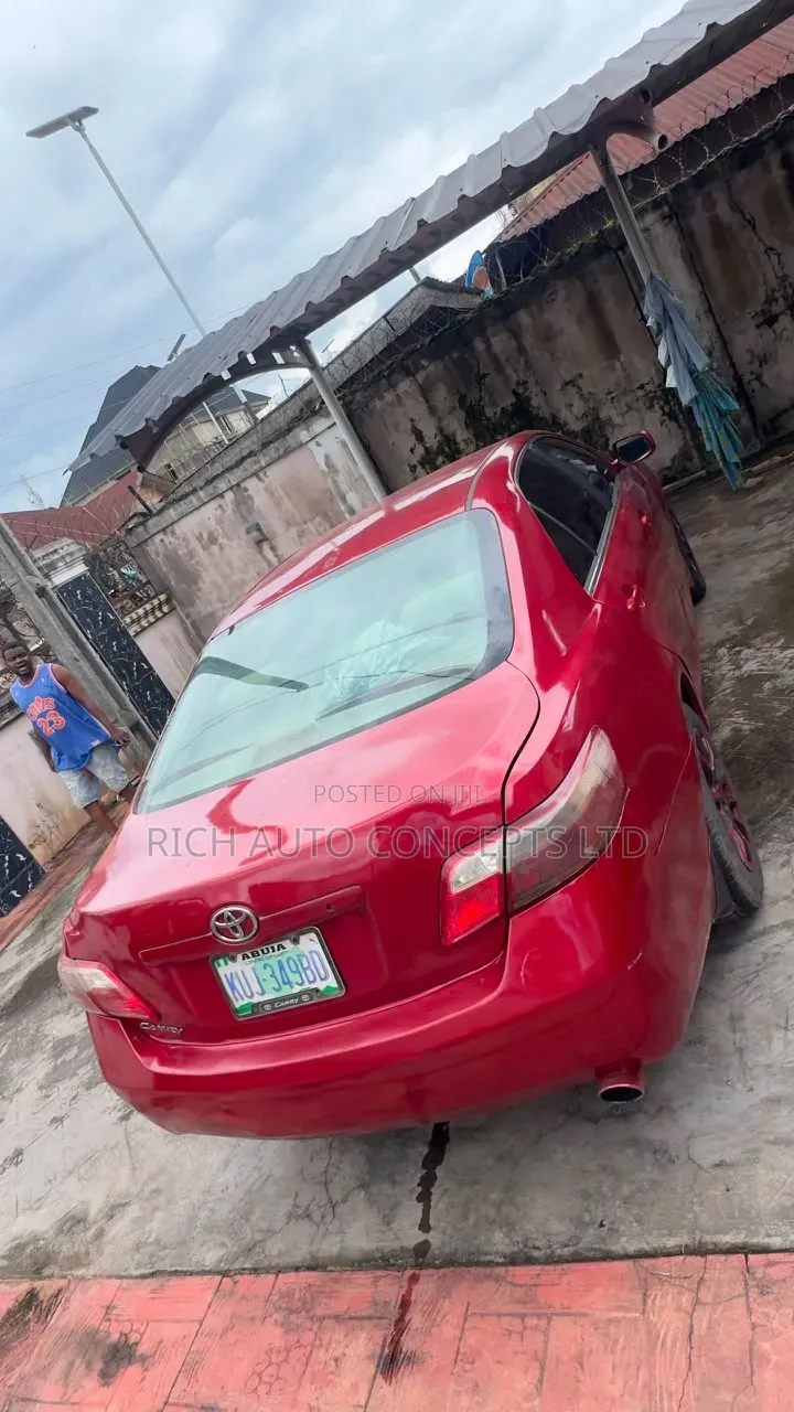 Toyota Camry Base 4dr Sedan (2.5L 4cyl 6M) 2010 Red