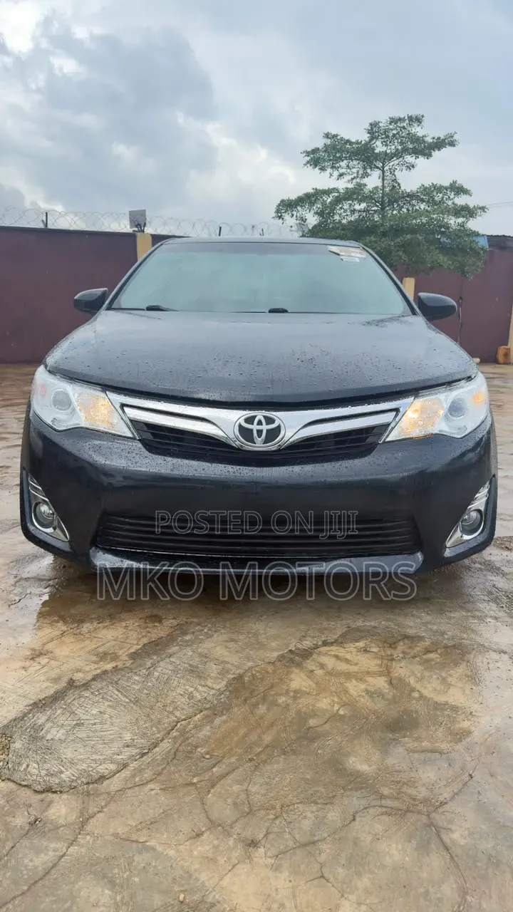 Toyota Camry LE 4dr Sedan (2.5L 4cyl 6A) 2012 Blue