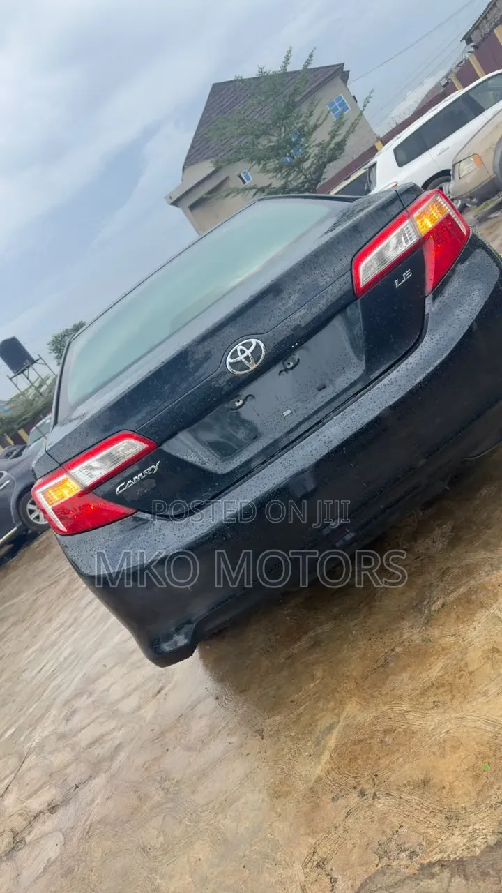 Toyota Camry LE 4dr Sedan (2.5L 4cyl 6A) 2012 Blue