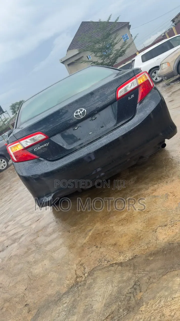 Toyota Camry LE 4dr Sedan (2.5L 4cyl 6A) 2012 Blue