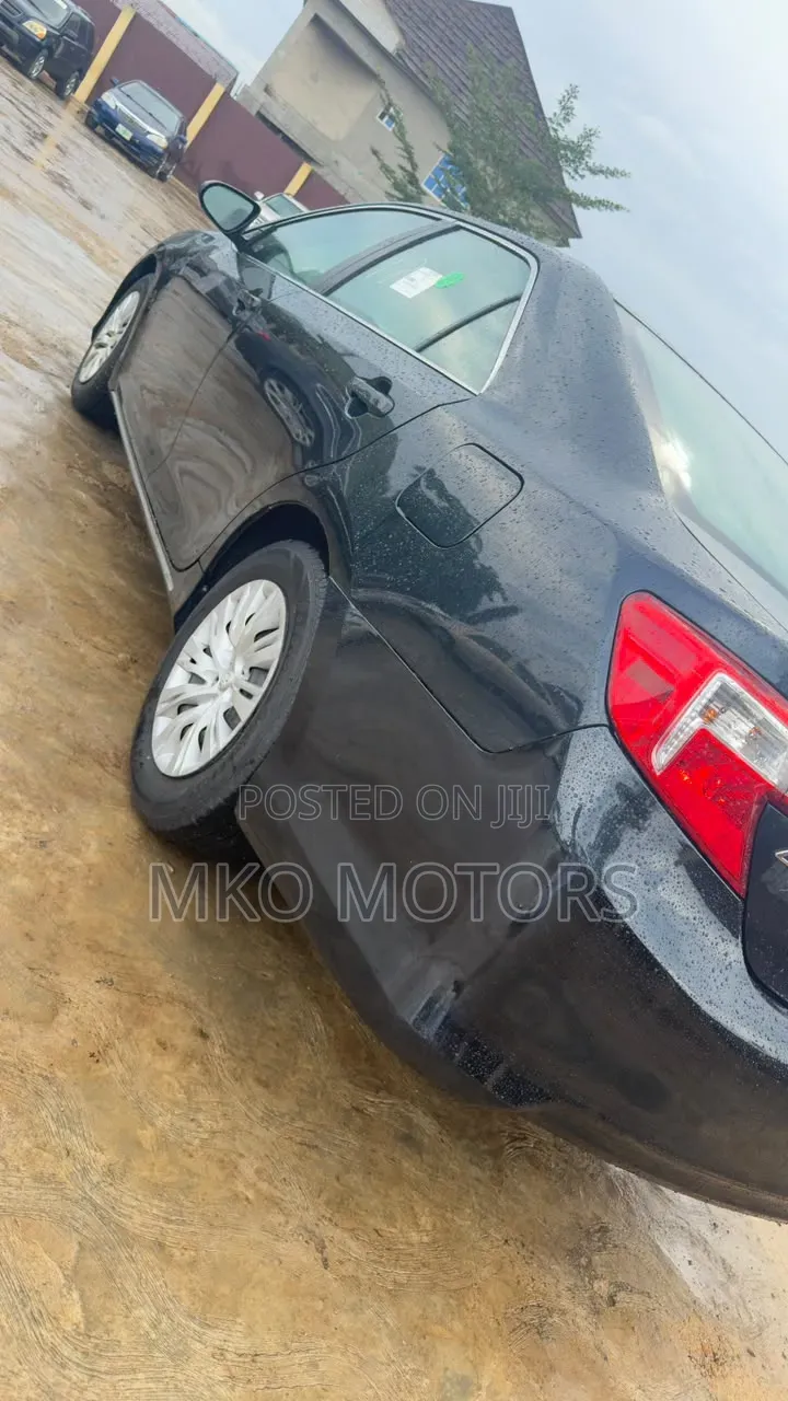 Toyota Camry LE 4dr Sedan (2.5L 4cyl 6A) 2012 Blue