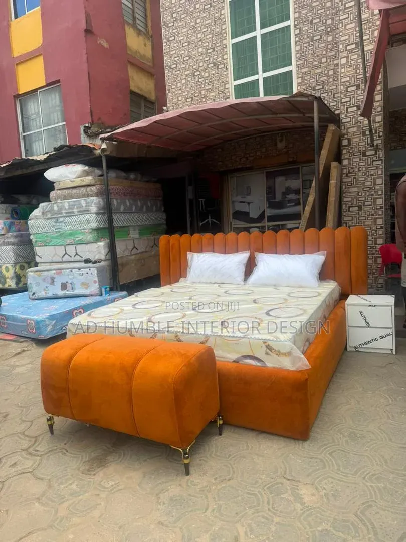 6by6 Padded Besframe With Stabdard Mattress