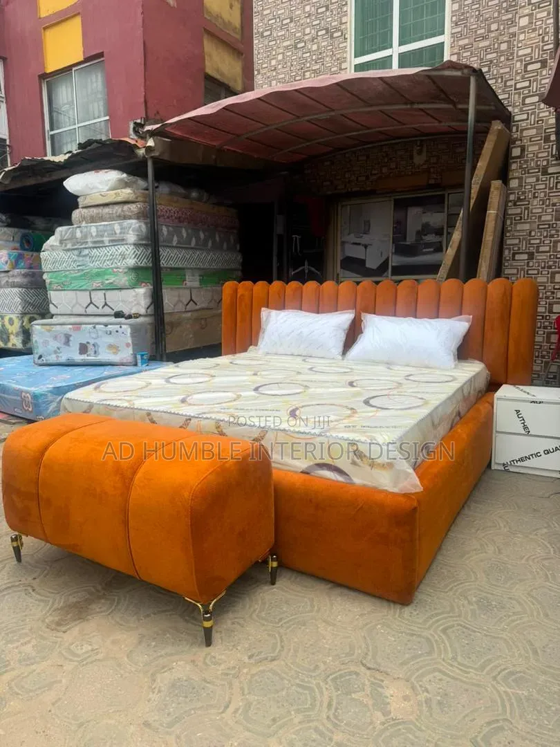 6by6 Padded Besframe With Stabdard Mattress