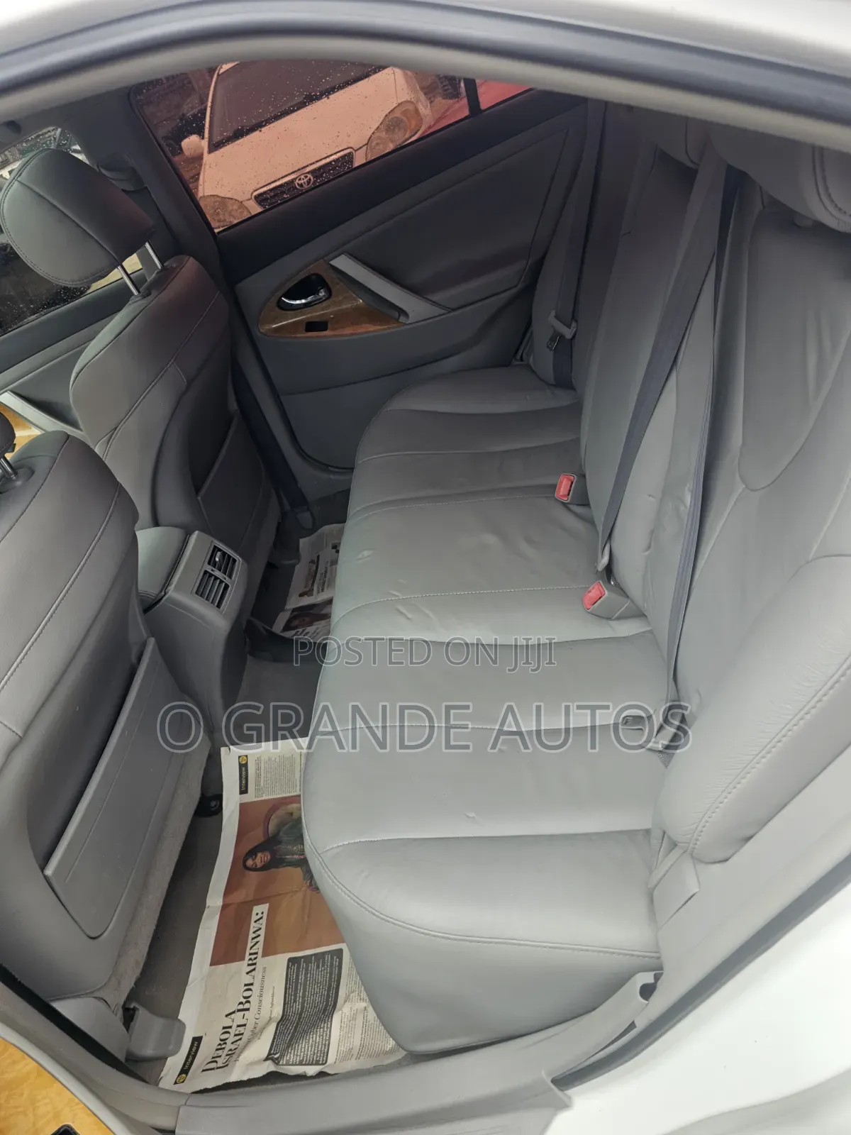 Toyota Camry SE V6 4dr Sedan (3.5L 6cyl 6AM) 2010 White