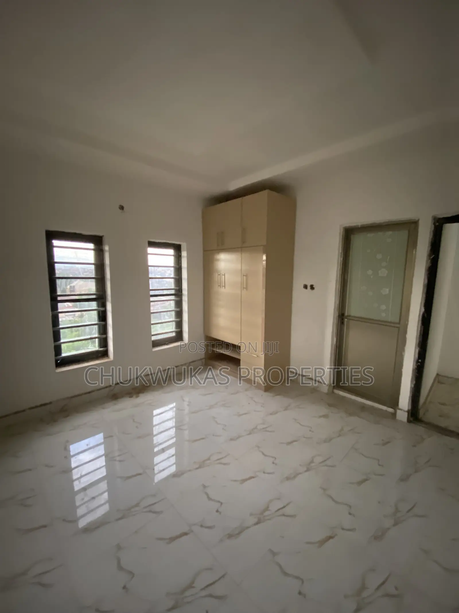 4bdrm Duplex in Thinkers Corner for sale