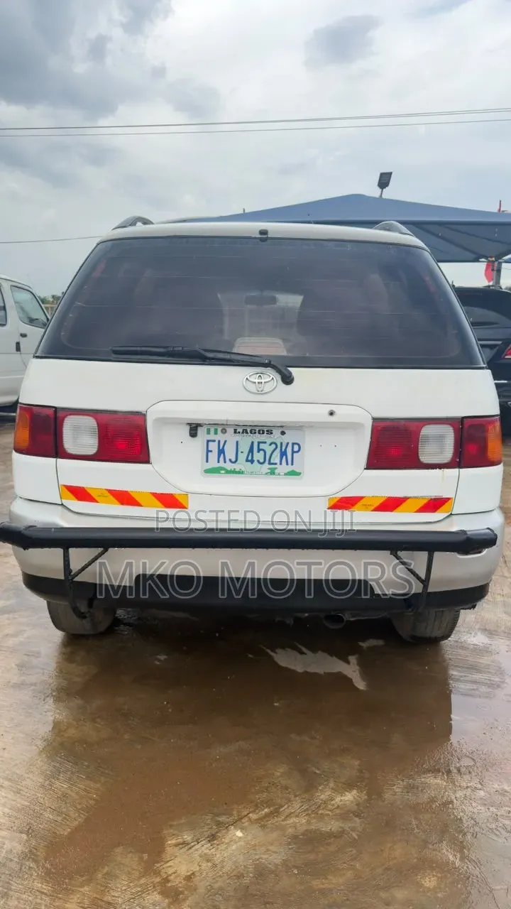 Toyota Picnic 2.0 FWD 2003 White